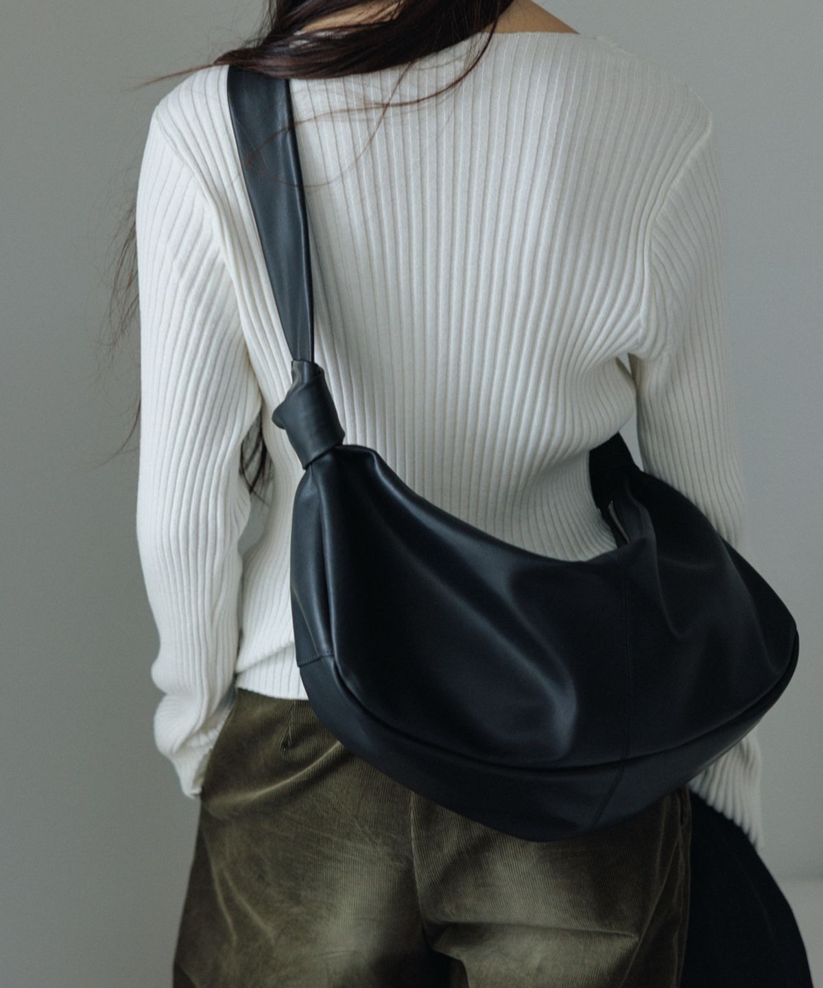 포이베(FOIVE) 멜로우 슬링백 MELOU Sling Black