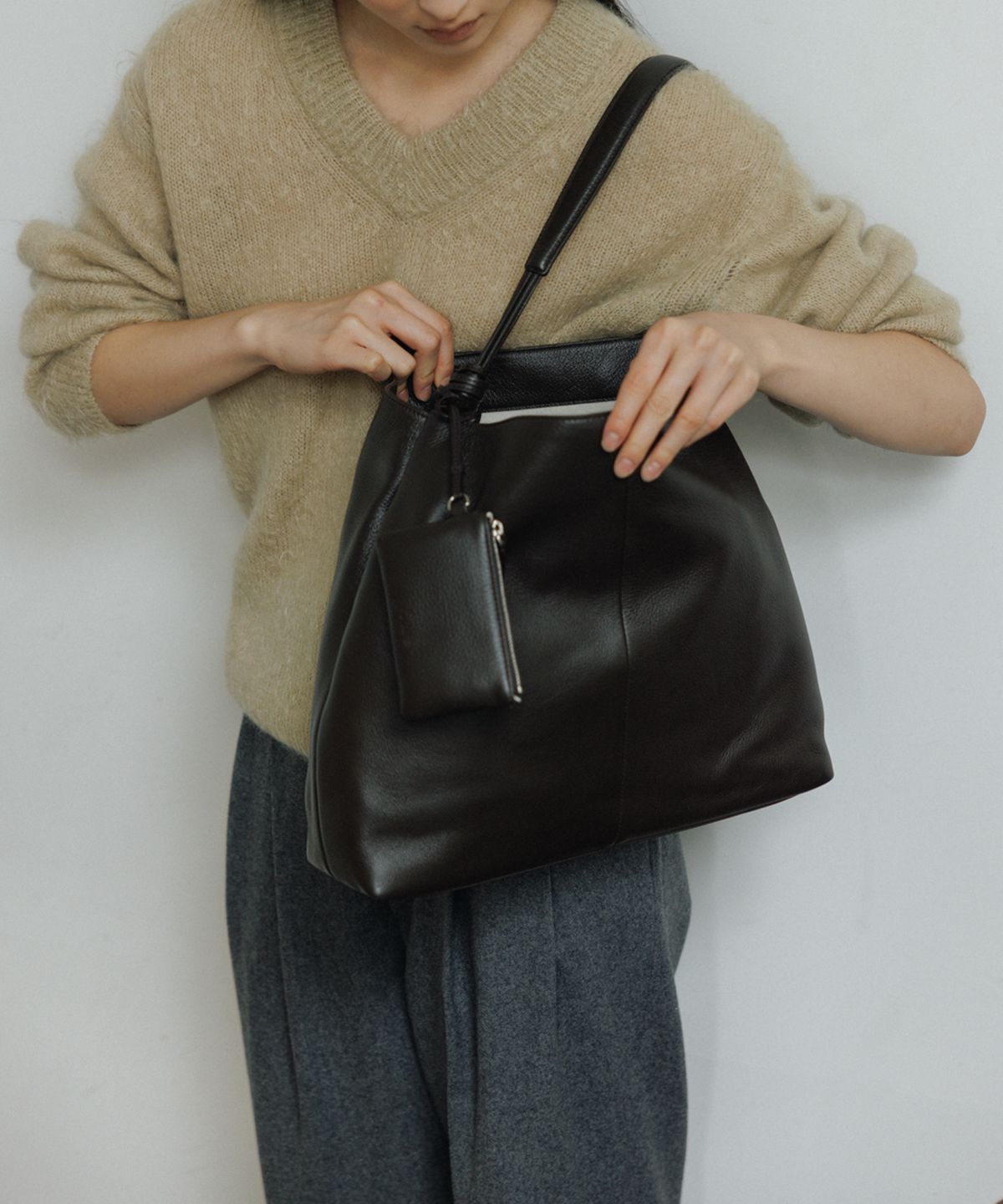 포이베(FOIVE) 폴리아 숄더 FOLIA Shoulder Cocoa