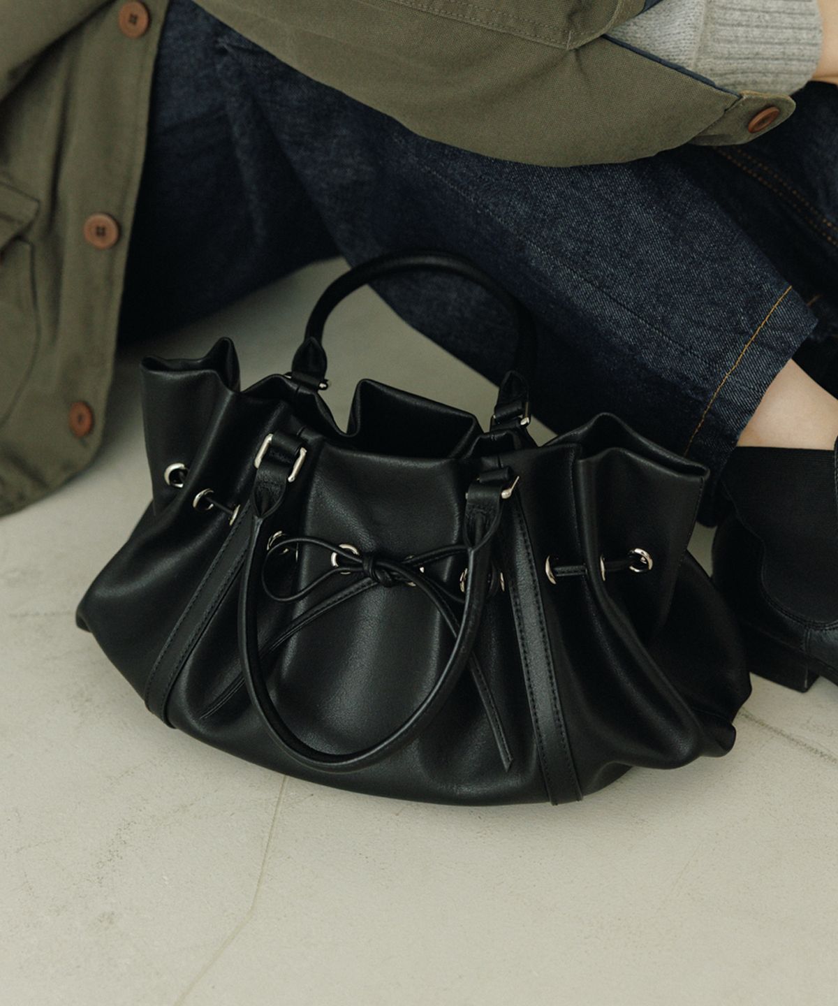 포이베(FOIVE) 리벳 토트 RIBETT Tote Black