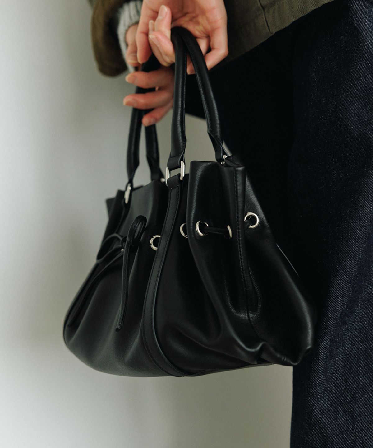 포이베(FOIVE) 리벳 토트 RIBETT Tote Black