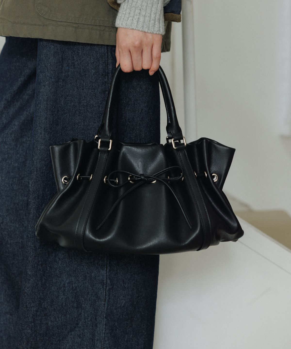 포이베(FOIVE) 리벳 토트 RIBETT Tote Black