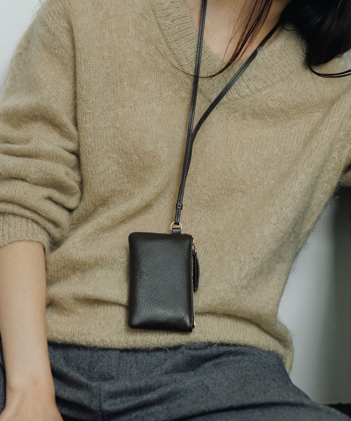 포이베(FOIVE) 페블 목걸이 지갑 PEBBLE Pocket Necklace Wallet Cocoa