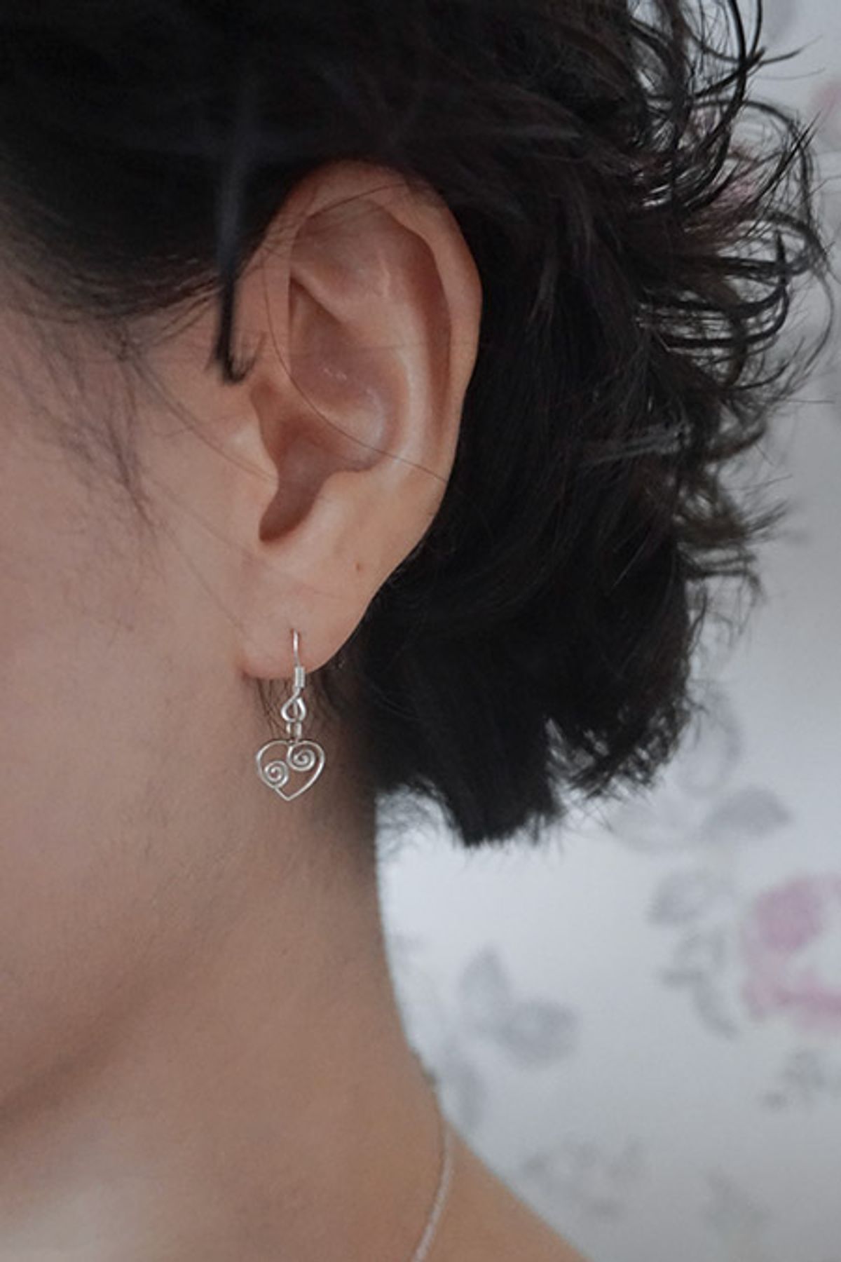 페어오브러브(PAIR OF LOVE) [925SILVER] MEMORY LINE DROP HEART EARRING
