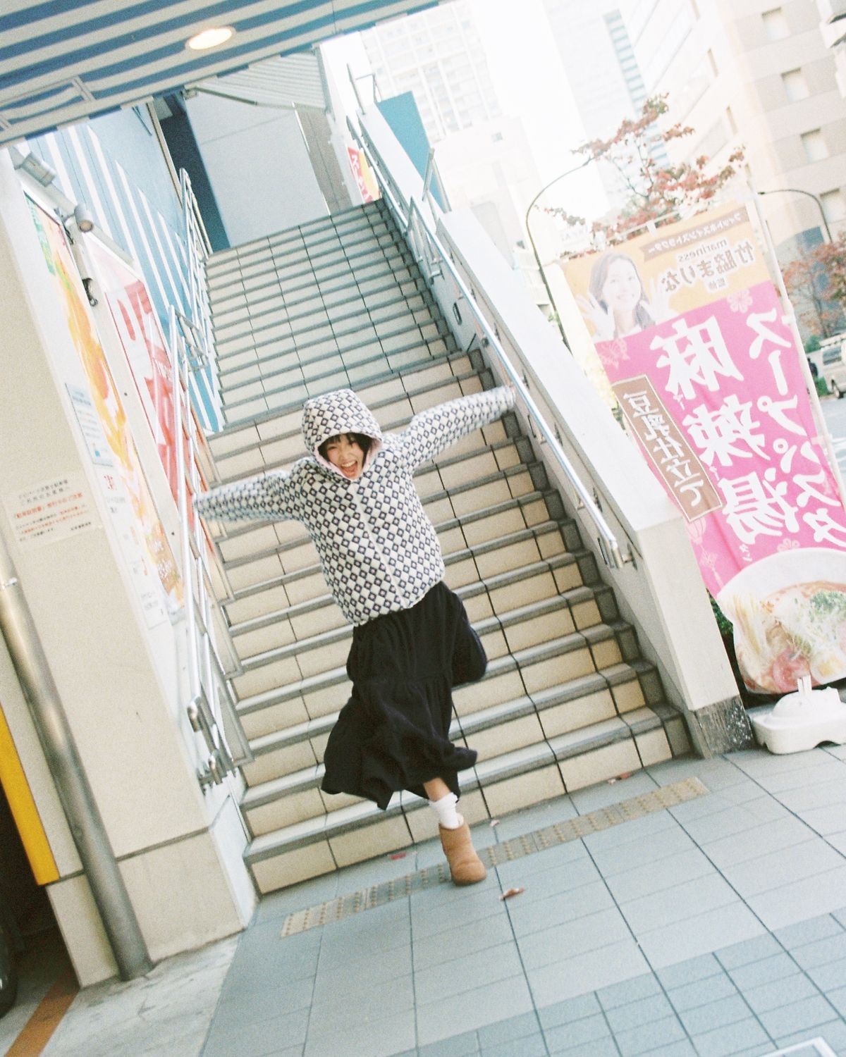 로액슈얼(LO AXUAL) FLEECE LOOSE POCKET TIERD SKIRT_BLACK