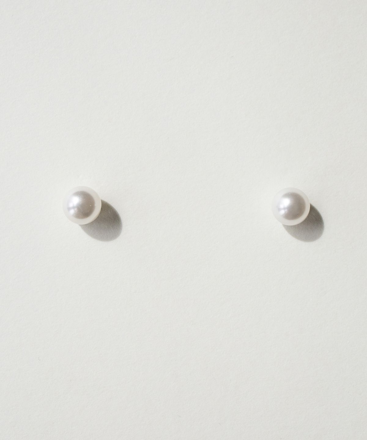 메리모티브(MERRYMOTIVE) White basic pearl earring