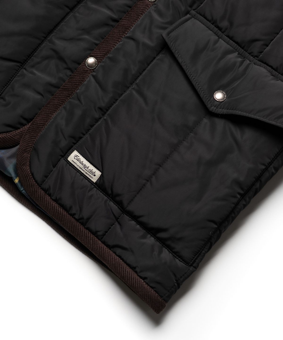 에든버러클럽(EDINBURGH CLUB) HOODED VERTICAL QUILTED MID JUMPER [BLACK]