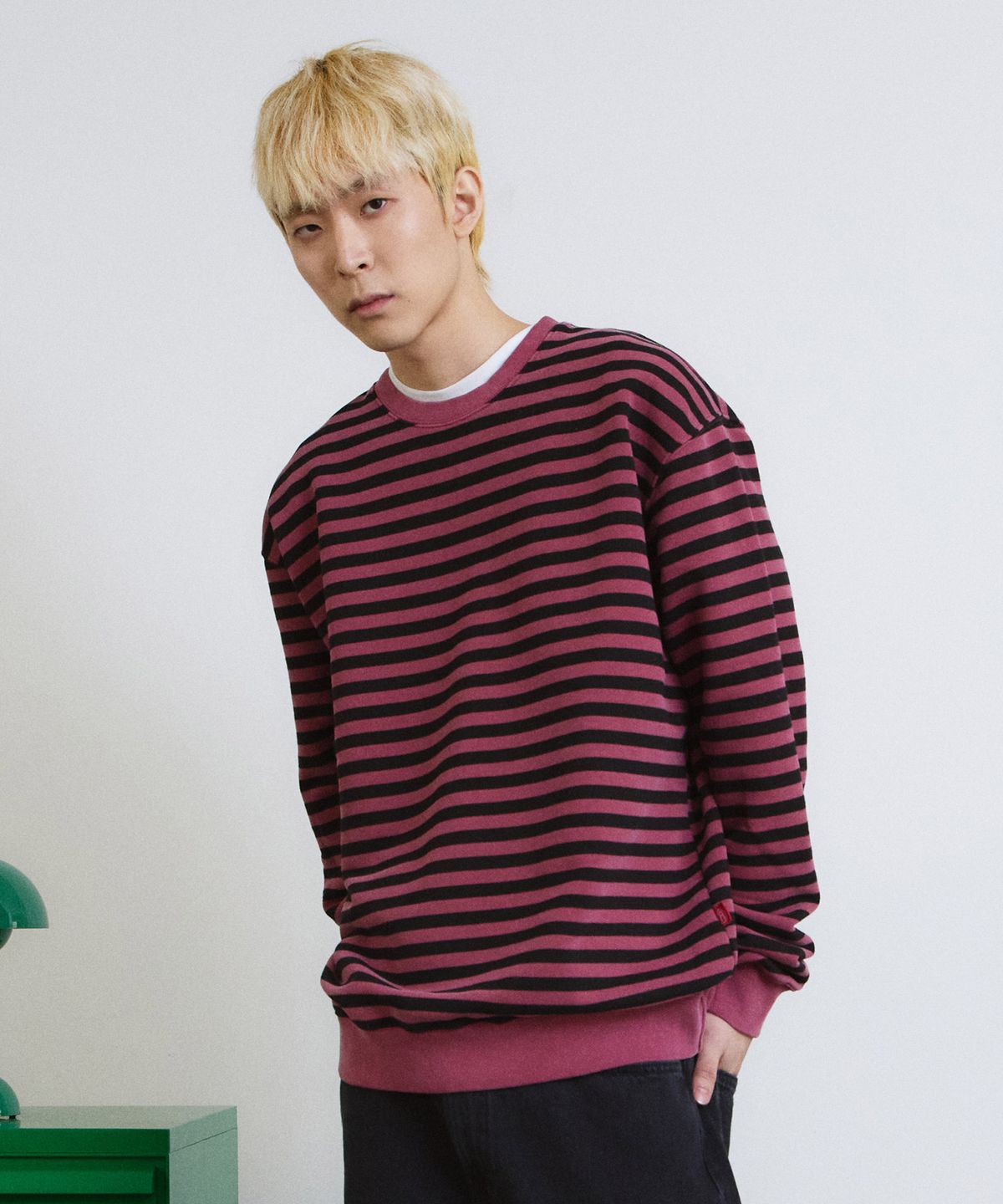 에이던엠(ADERNM) PIGMENT DYED STRIPE LINE SWEATSHIRT (BURGUNDY)