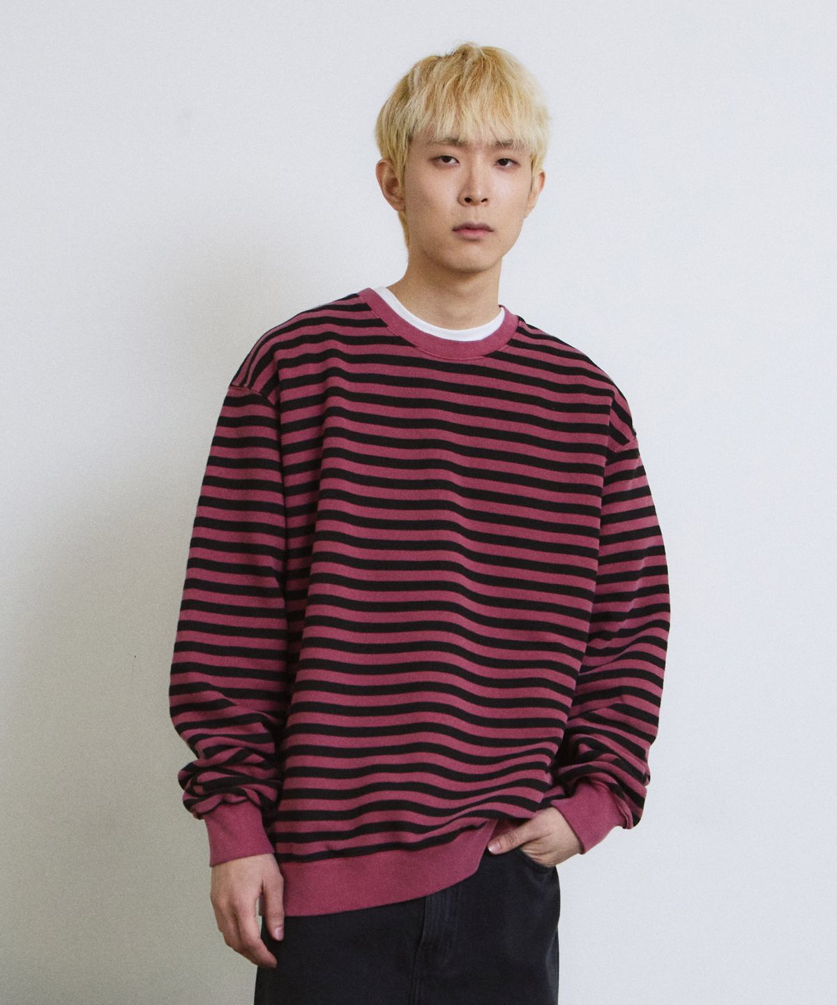 에이던엠(ADERNM) PIGMENT DYED STRIPE LINE SWEATSHIRT (BURGUNDY)