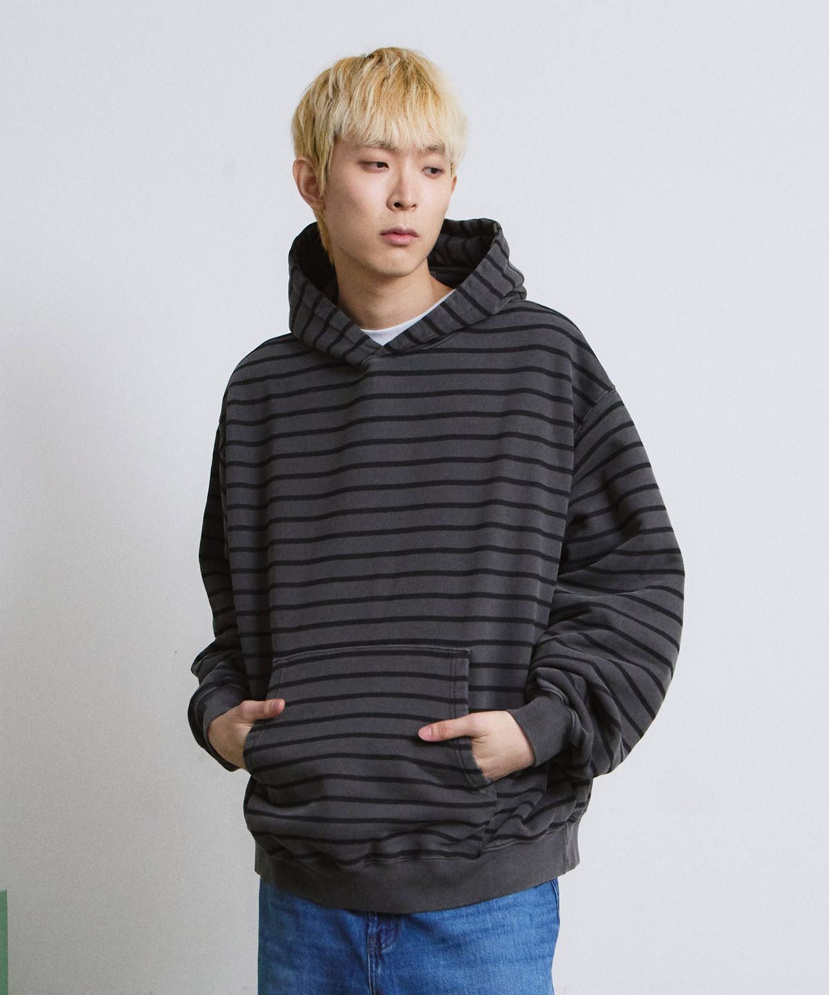 에이던엠(ADERNM) PIGMENT DAILY STRIPE HOODIE (CHARCOAL)