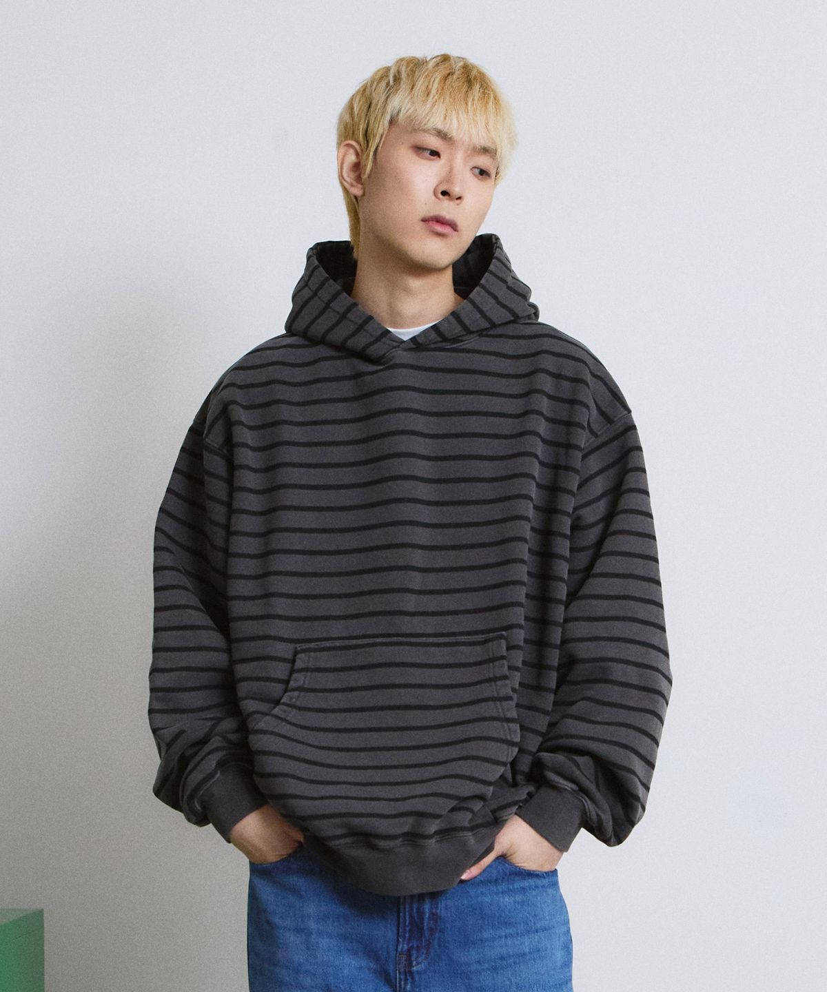 에이던엠(ADERNM) PIGMENT DAILY STRIPE HOODIE (CHARCOAL)