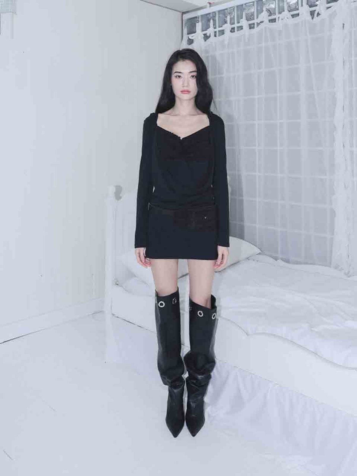 엘프엘프엘프 아카이브스(ELFELFELF ARCHIVES) 드래이프 후디 드레스 [블랙]