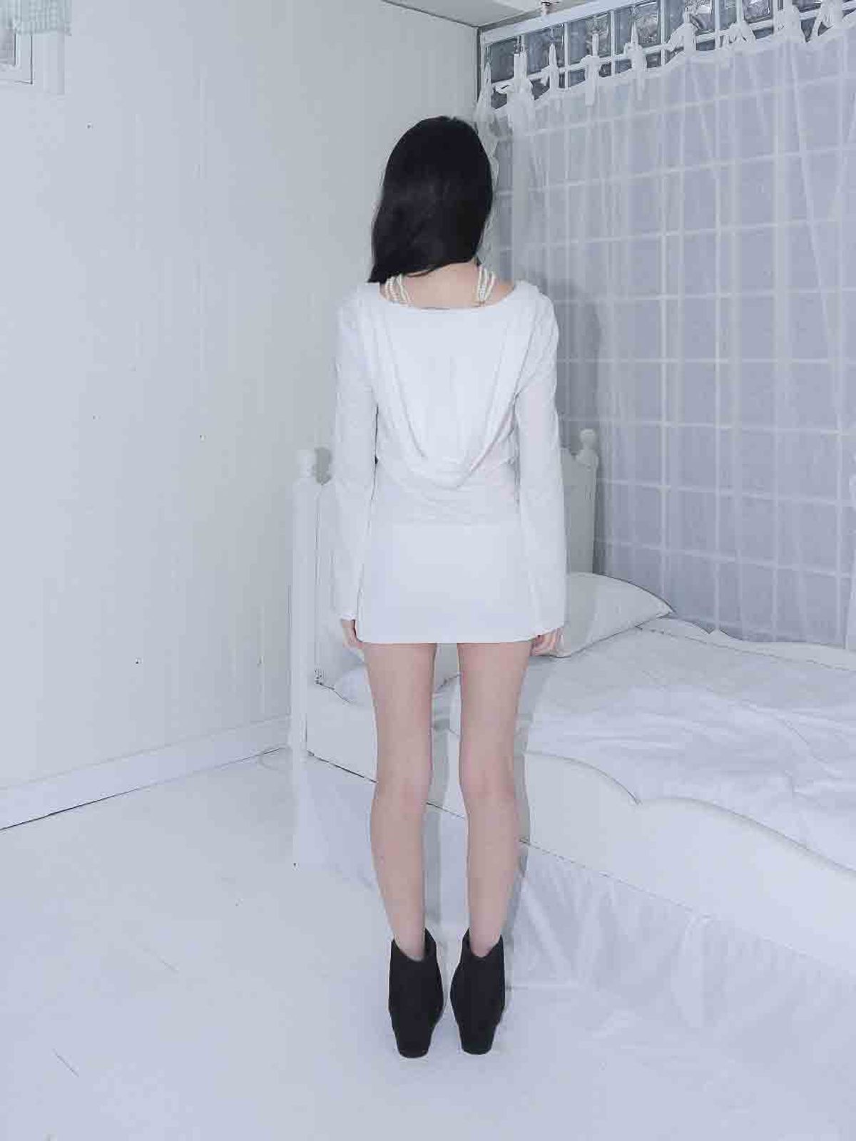 엘프엘프엘프 아카이브스(ELFELFELF ARCHIVES) 드래이프 후디 드레스 [아이보리]