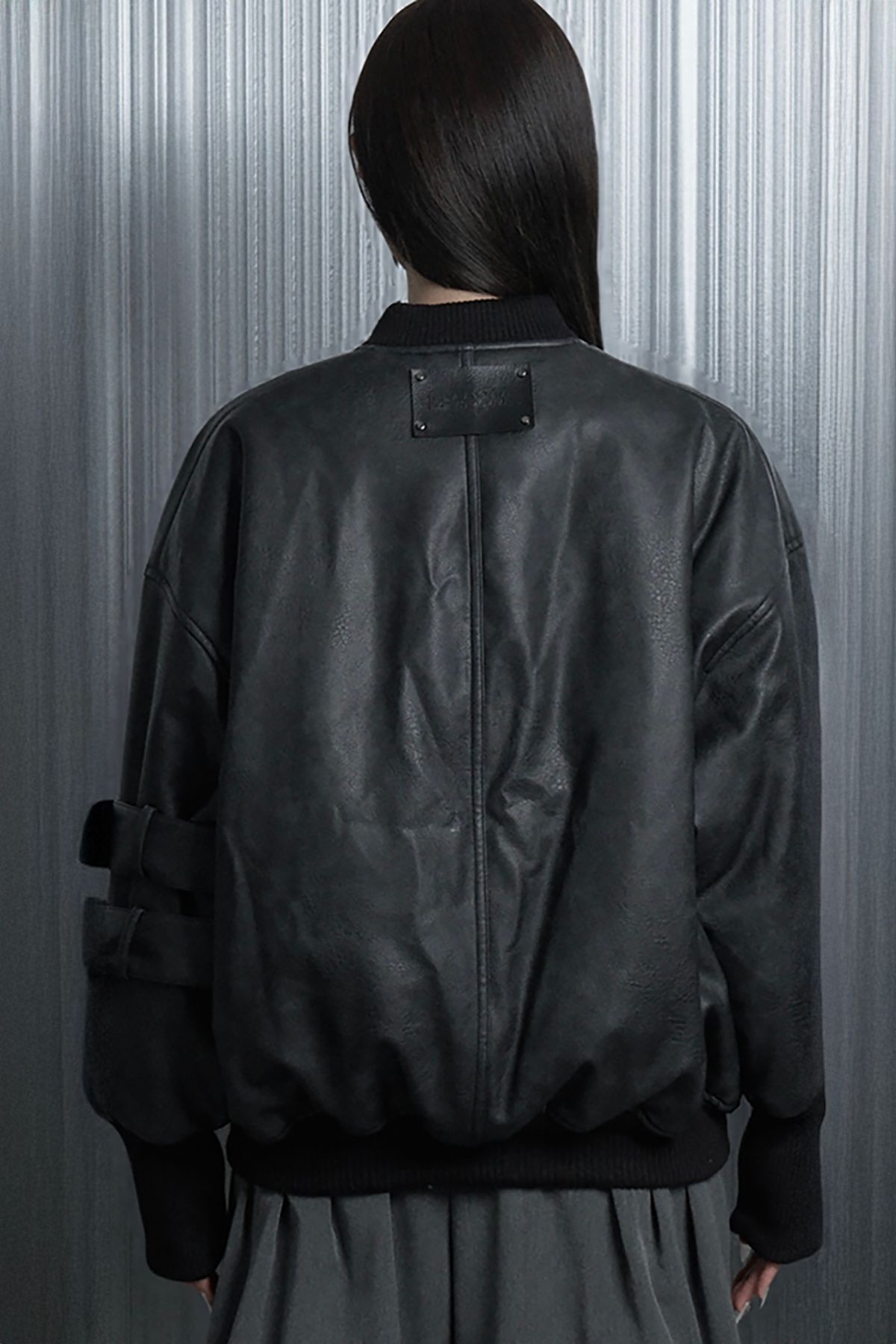 에트오소메(ETRE AU SOMMET) Leather Classic Side Belt Bomber Jacket (Black)
