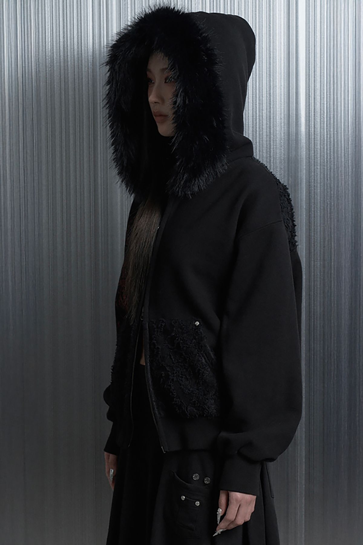 에트오소메(ETRE AU SOMMET) Printing Lace Soft Fur Hood Zip-Up (Black)