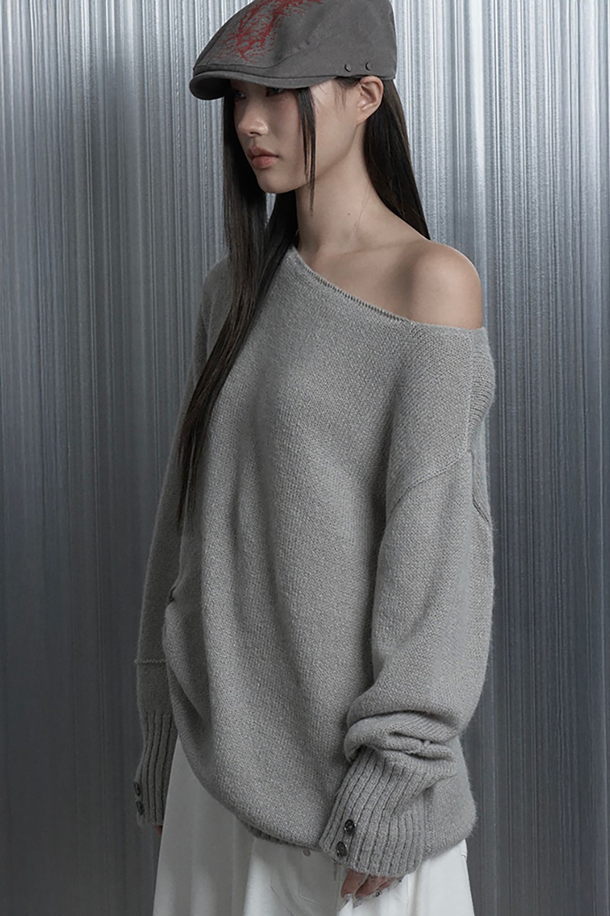 에트오소메(ETRE AU SOMMET) Pin Up One-Shoulder Knit Top (Gray)