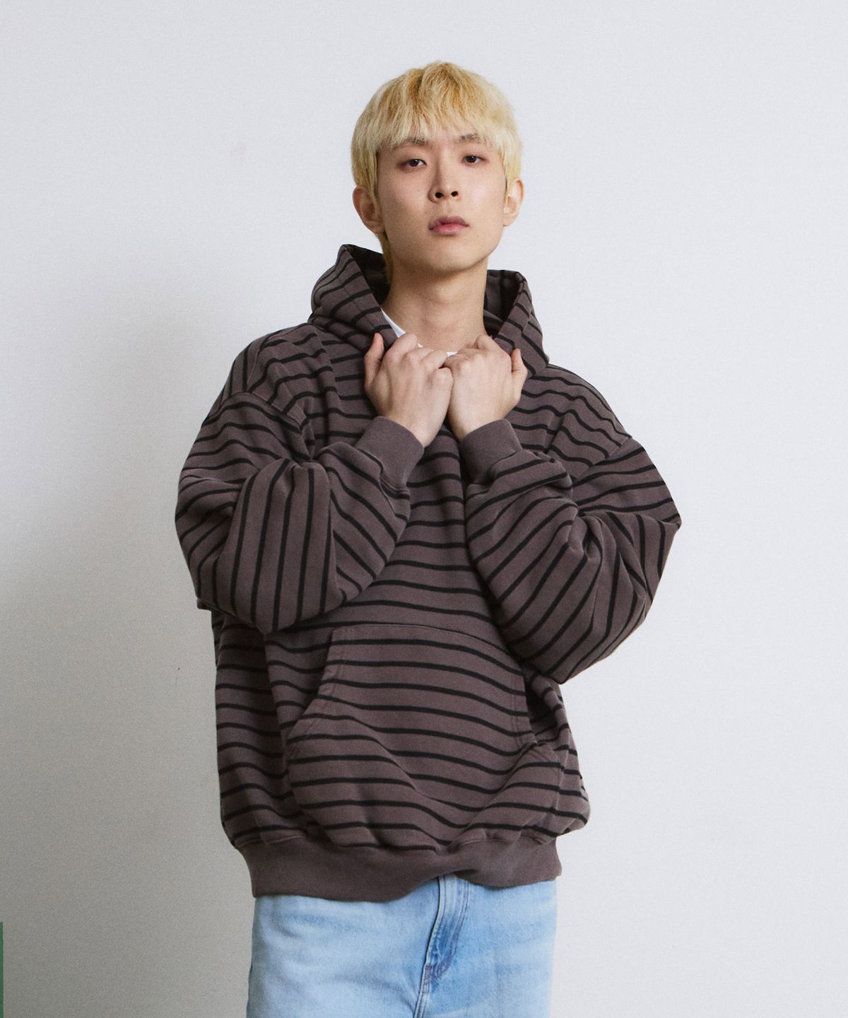 에이던엠(ADERNM) PIGMENT DAILY STRIPE HOODIE (MOCKA)