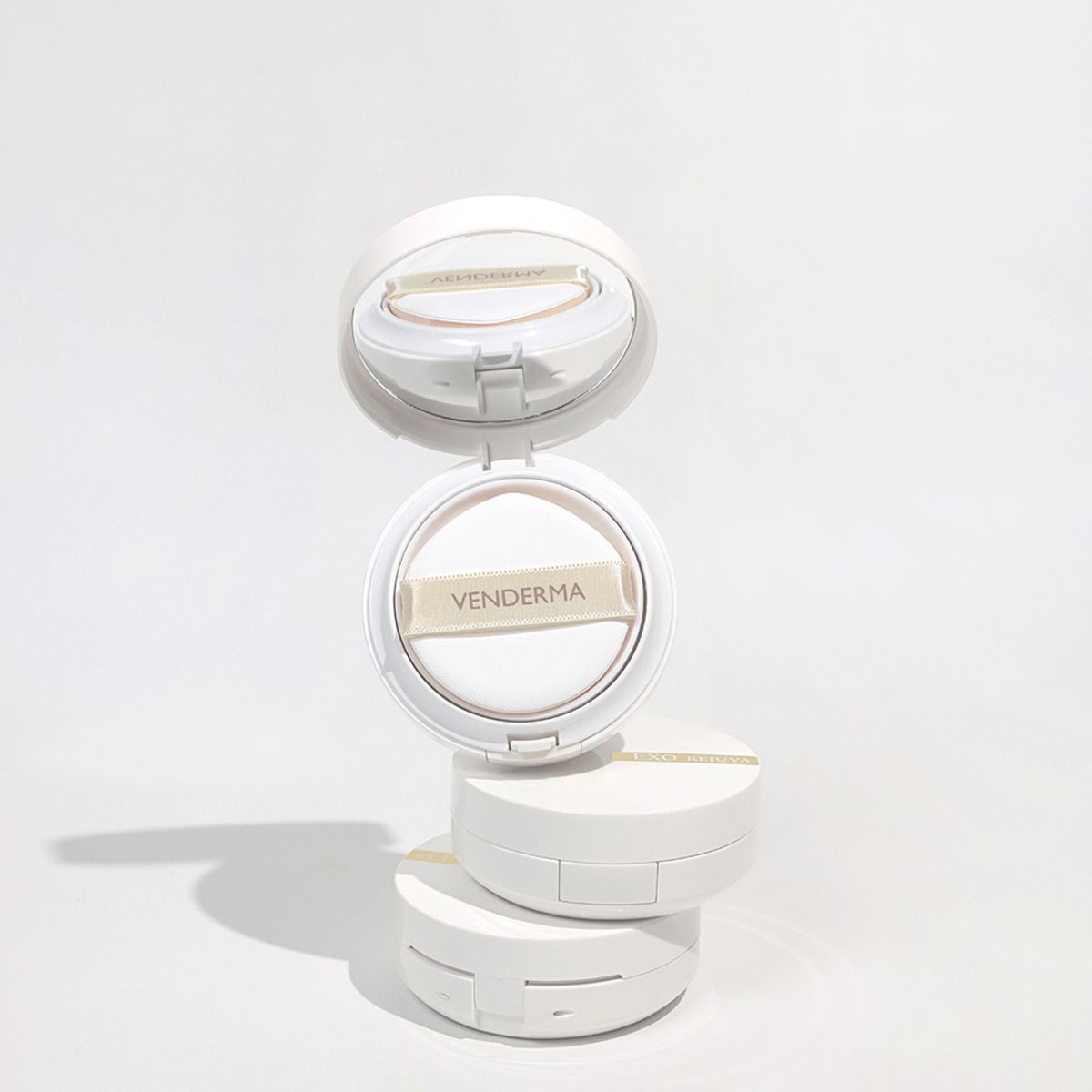 벤더마(VENDERMA) 벤더마 엑소 리주바 다이아몬드 글로우 광채 물광 촉촉한 커버력 좋은 쿠션 15g
