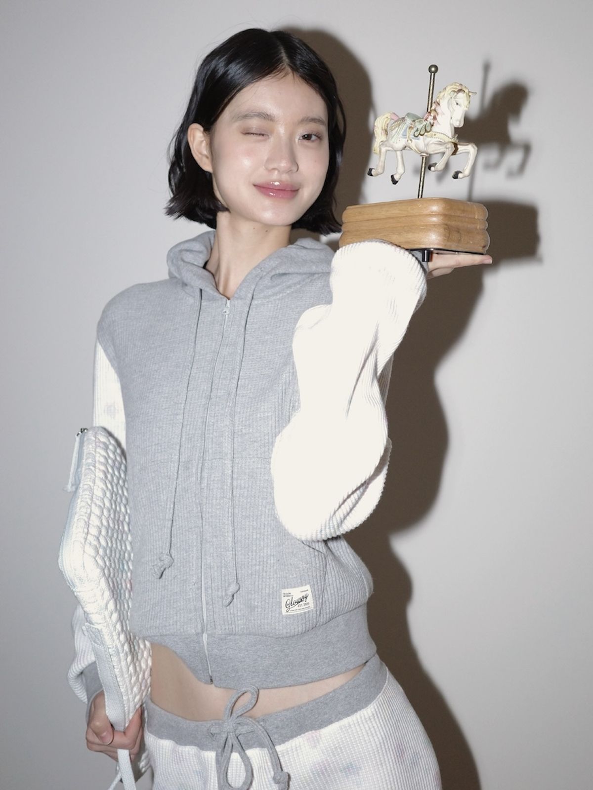글로니(GLOWNY) CONTRAST DREAMY WAFFLE HOODIE (GRAY)