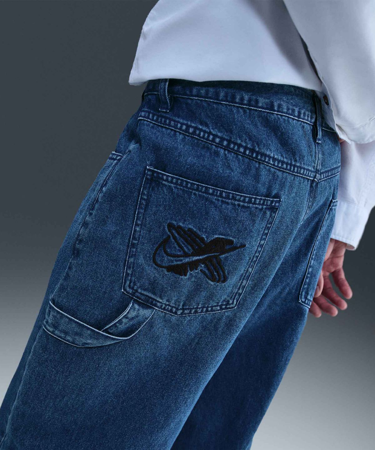 나이키(NIKE) 스포츠웨어 루즈 핏 데님 팬츠 M - 짐 블루 / IM7606-431