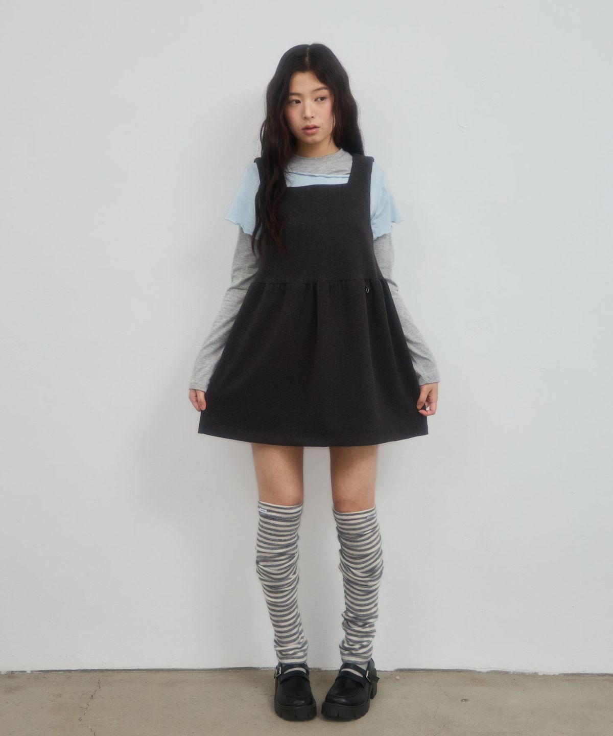 레터리(LETERIE) SQUARE NECK SLEEVELESS DRESS_CHARCOAL