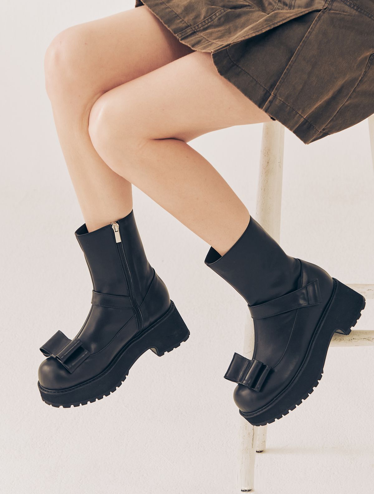 에뗄린(ETELIN) Bizu Ribbon Ankle Boots - Pale Black