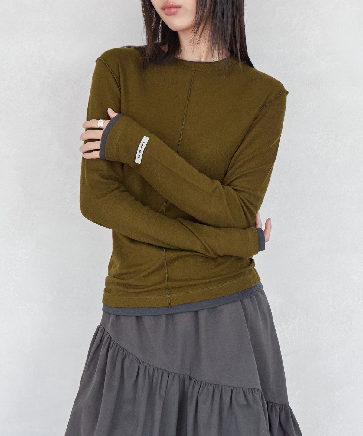 런던다다(LONDONDADA) LABEL INCISION LONG SLEEVE T-SHIRT, OLIVE