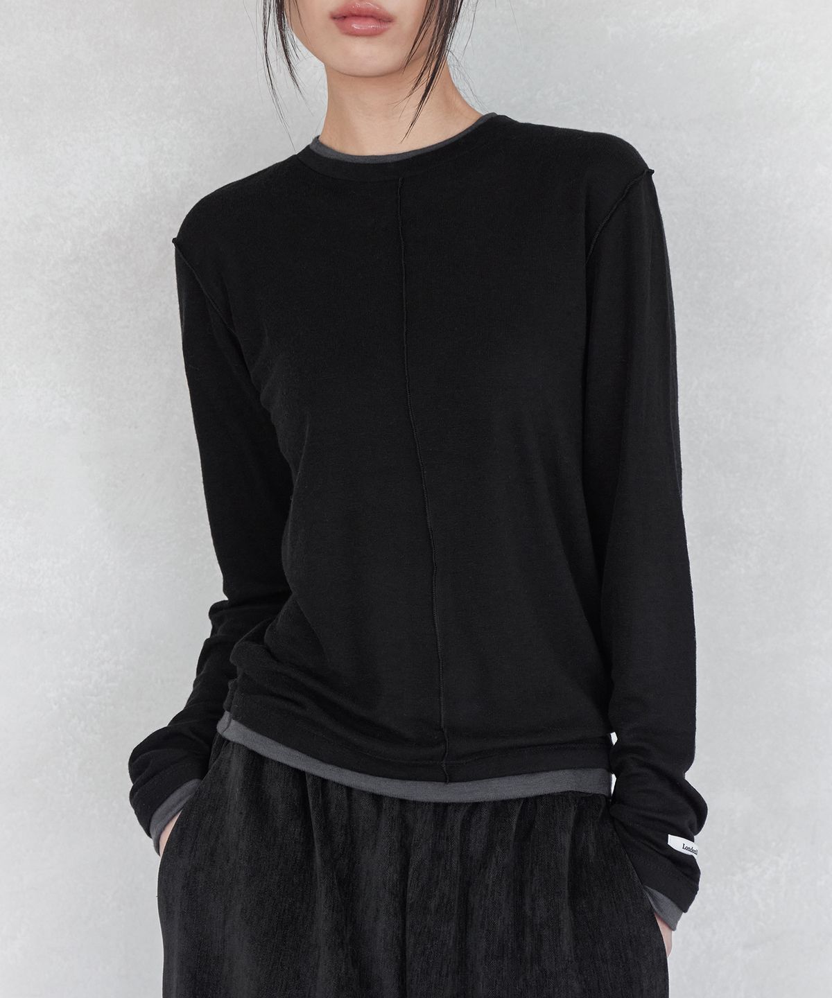 런던다다(LONDONDADA) LABEL INCISION LONG SLEEVE T-SHIRT, BLACK