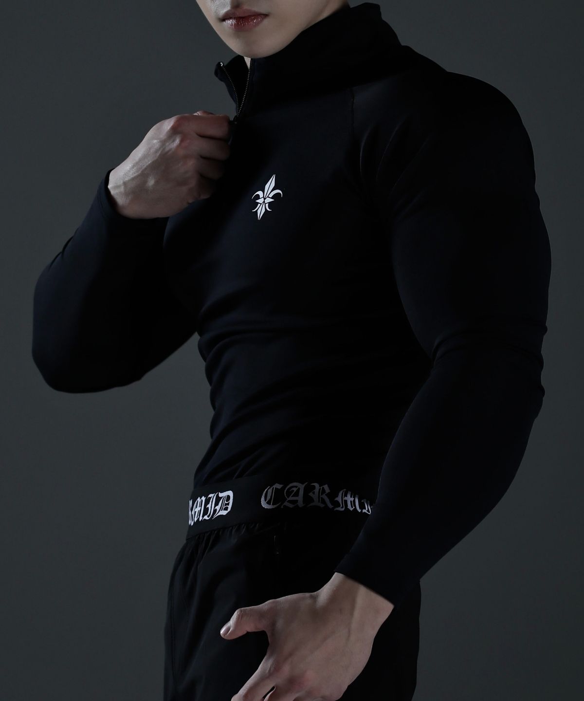 카미드(CARMID) 컴프레션 하프집업 테크핏 긴팔