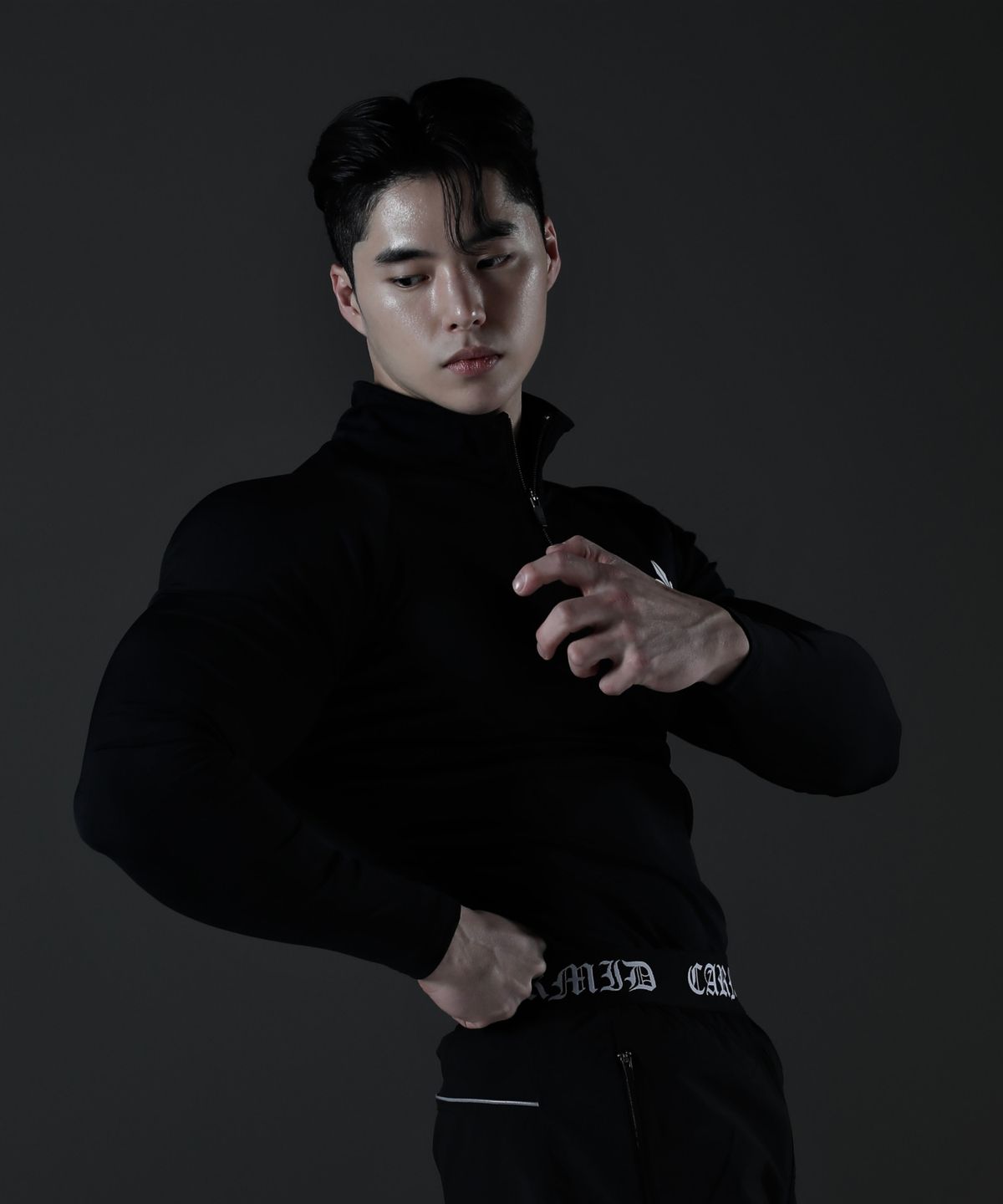 카미드(CARMID) 컴프레션 하프집업 테크핏 긴팔