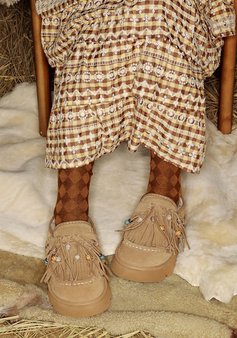 MUSINSA | YASE Songe Songe x Yase Native Tassel Natural Wool Clog 