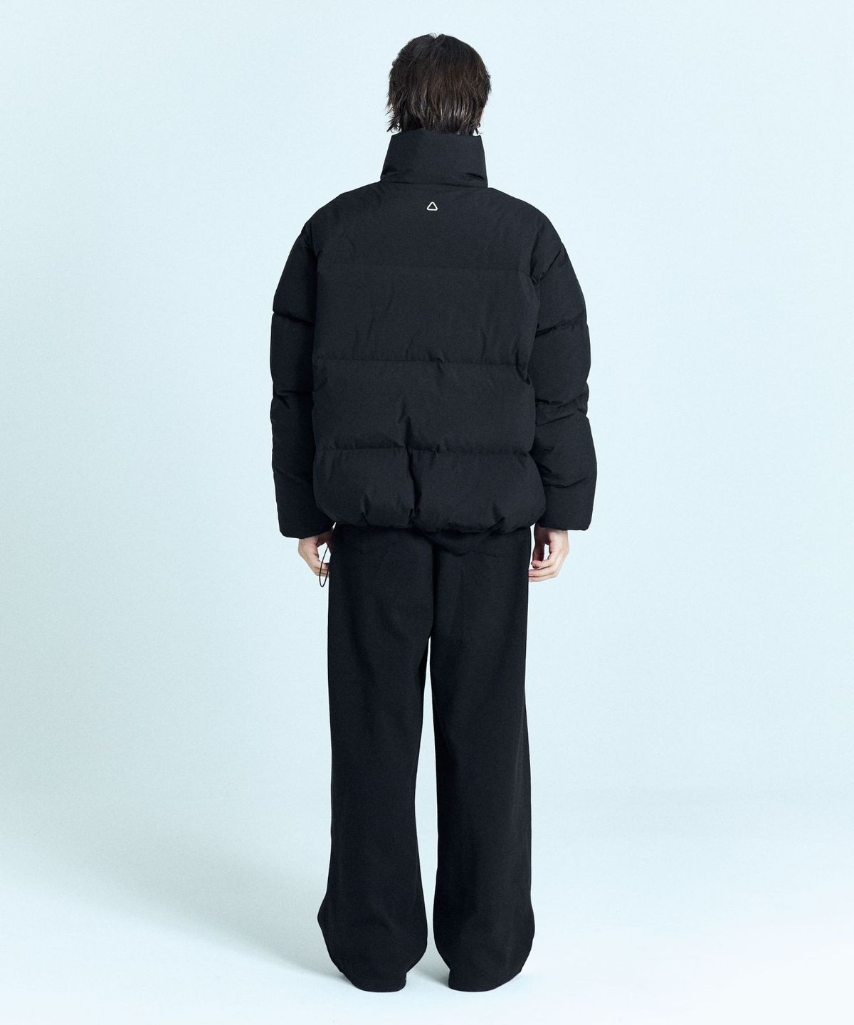 메종 드 누아(MAISON DE NOIR) EMBLÈME QUILTED DUCK DOWN JUMPER