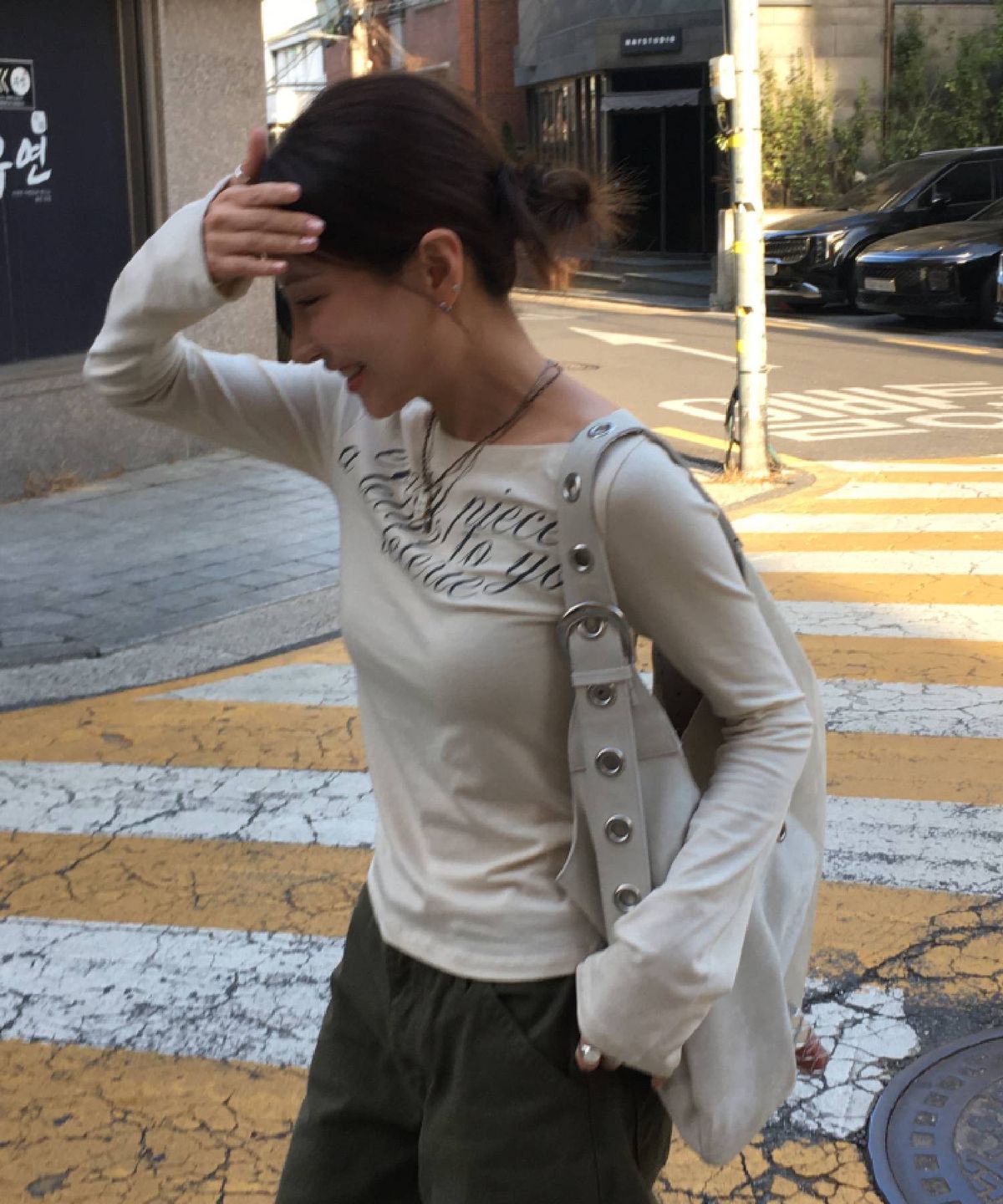 레터리(LETERIE) LETTERING OFF-SHOULDER TIE LONG SLEEVE_6COLOR