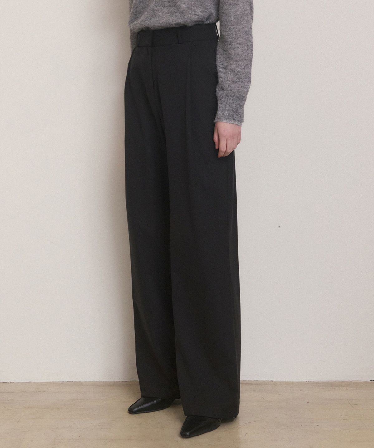 어다울(ADAUL) Winter pintuck straight fit slacks - black