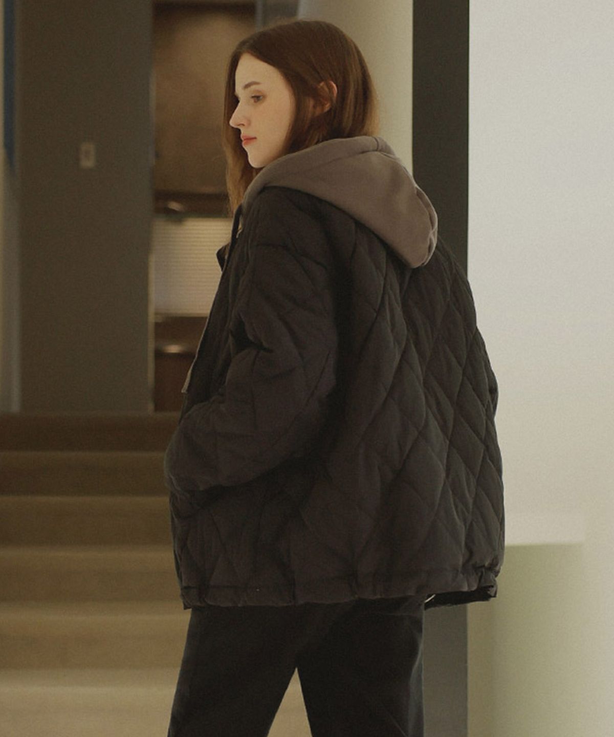 룸페커(ROOMPACKER) 후드 레이어드 누빔 패딩_black