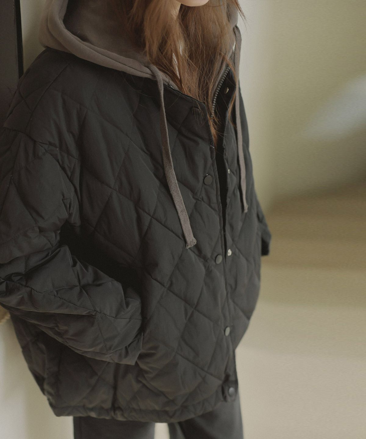 룸페커(ROOMPACKER) 후드 레이어드 누빔 패딩_black