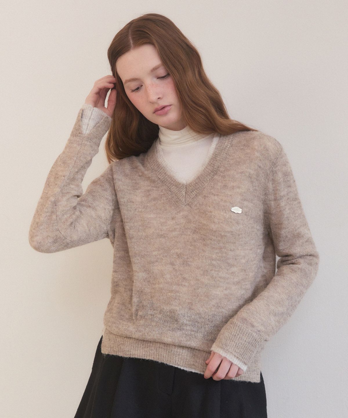 어다울(ADAUL) Hairy layered soft v neck knit - moca