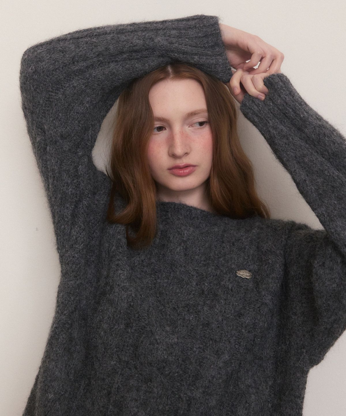 어다울(ADAUL) Boat neck hairy twist knit - charcoal