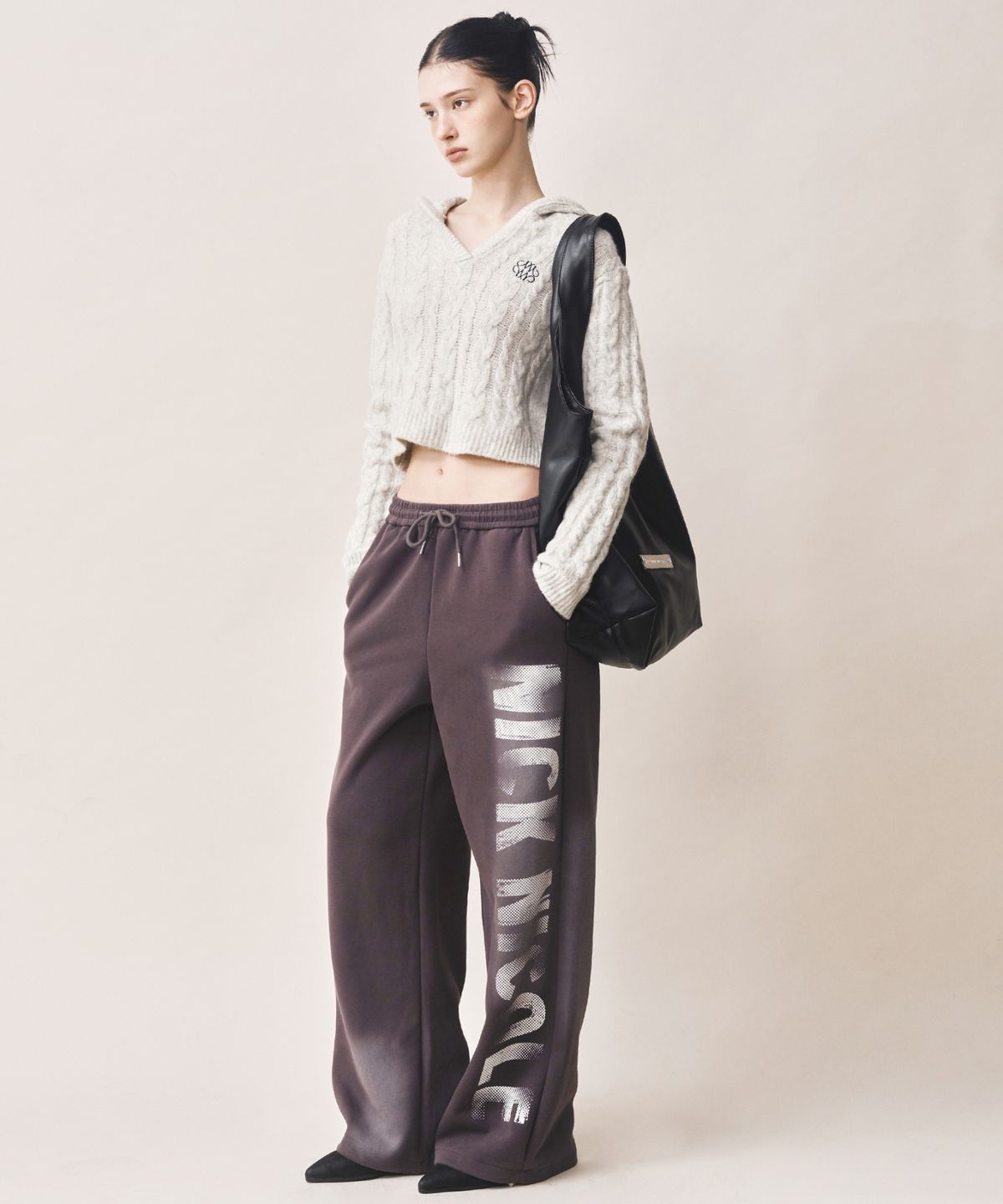 닉앤니콜(NICK&NICOLE) GRADATION LOGO SWEAT STRING PANTS_CHARCOAL