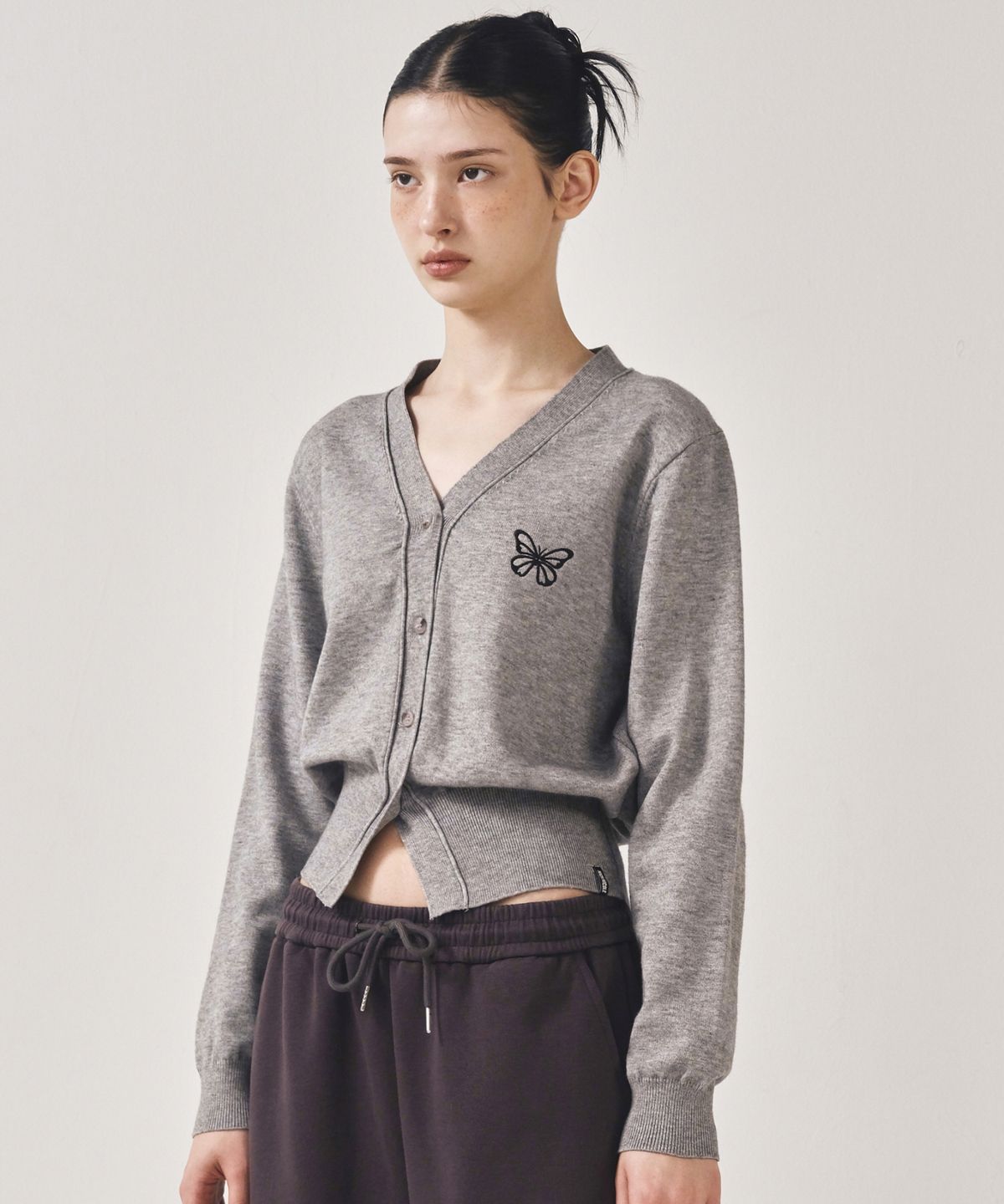 닉앤니콜(NICK&NICOLE) MINI BUTTERFLY SOFT V-CARDIGAN_GRAY BLACK