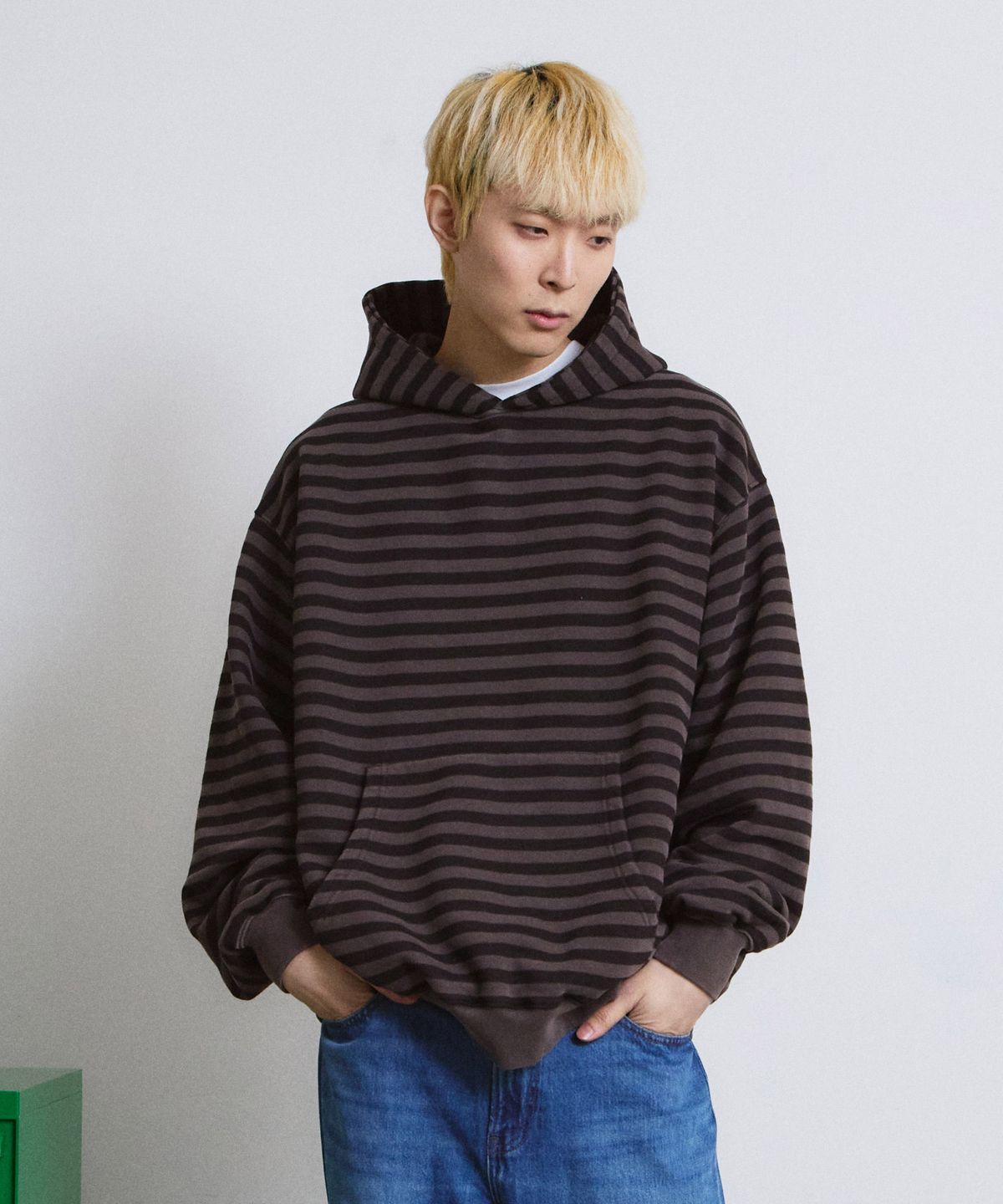 에이던엠(ADERNM) PIGMENT DYED STRIPE LINE HOODIE (MOCKA)