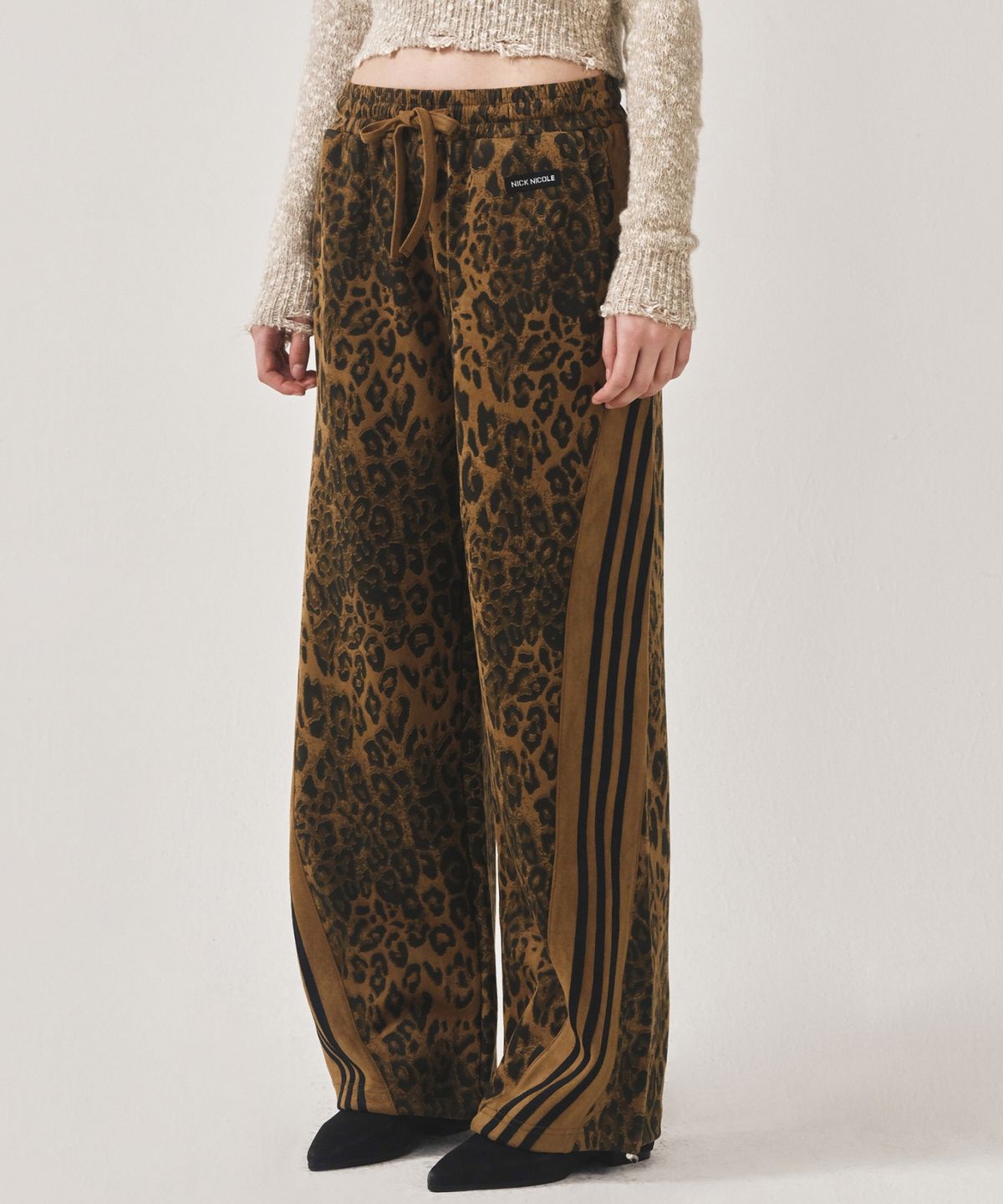 닉앤니콜(NICK&NICOLE) LEOPARD SIDE LINE WIDE PANTS_BROWN