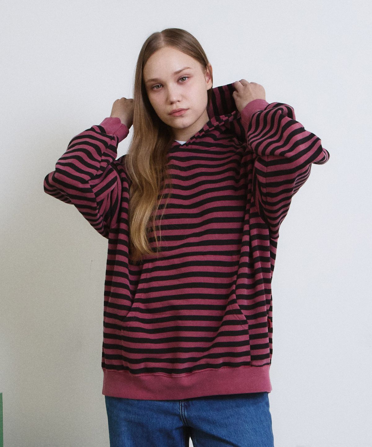 에이던엠(ADERNM) PIGMENT DYED STRIPE LINE HOODIE (BURGUNDY)