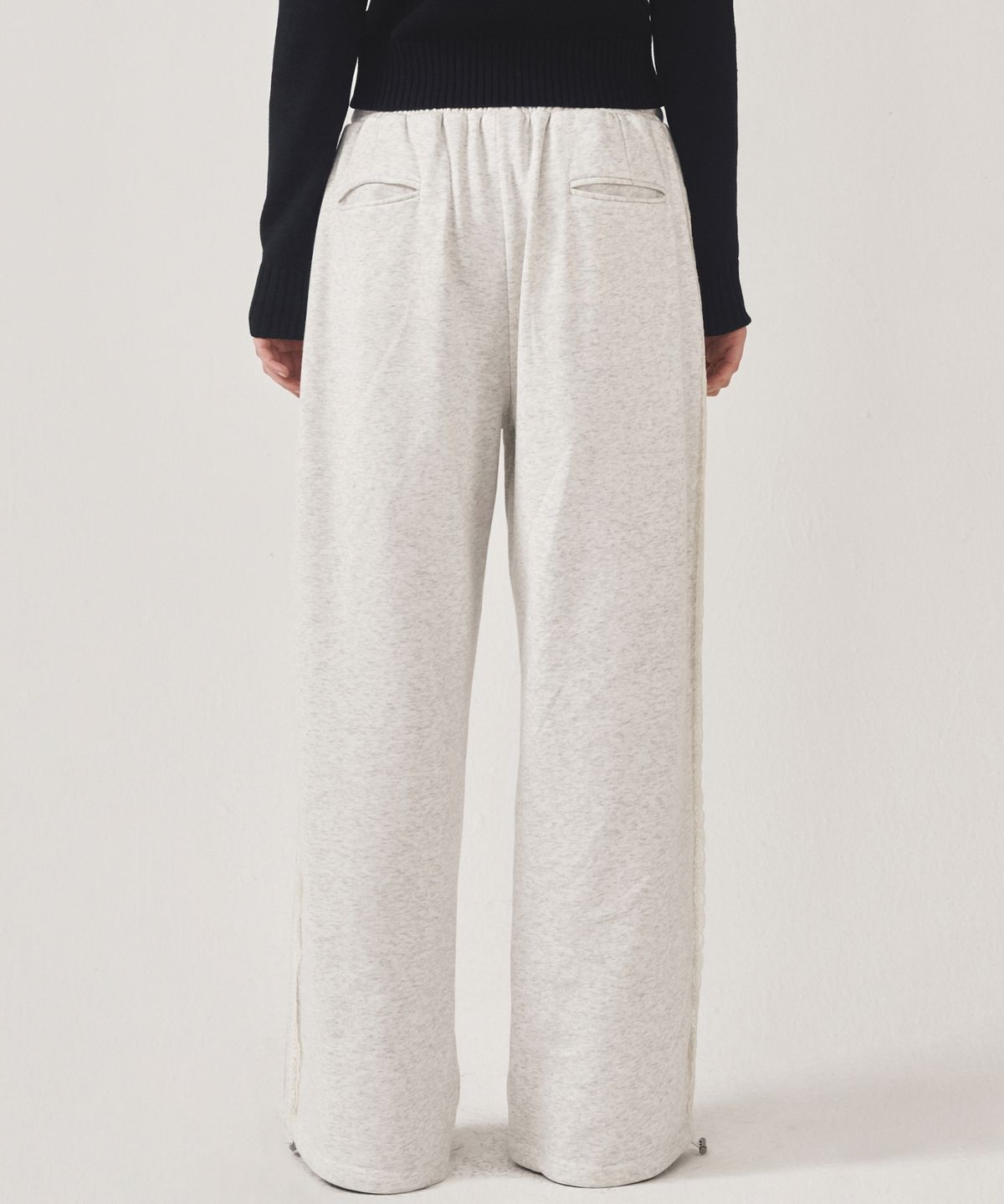 닉앤니콜(NICK&NICOLE) BUTTERFLY LACE SWEAT PANTS_MELANGE