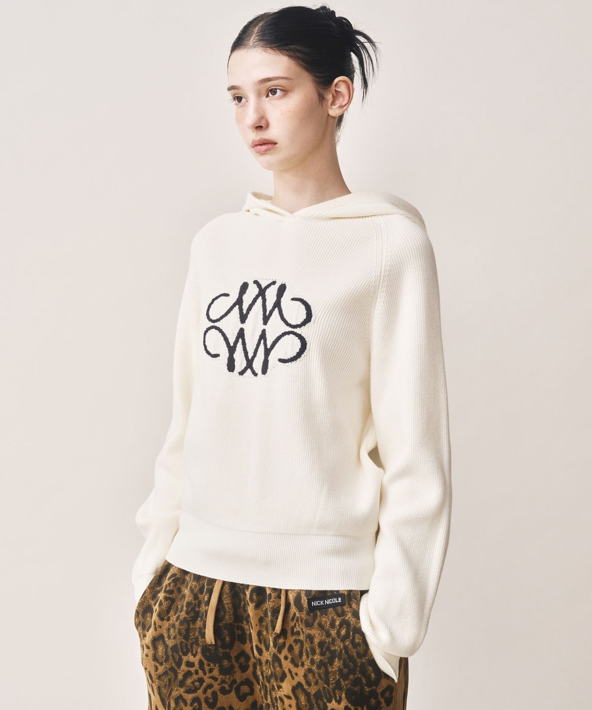 닉앤니콜(NICK&NICOLE) SOFT SYMBOL TEXTURE HOODED KNIT_IVORY