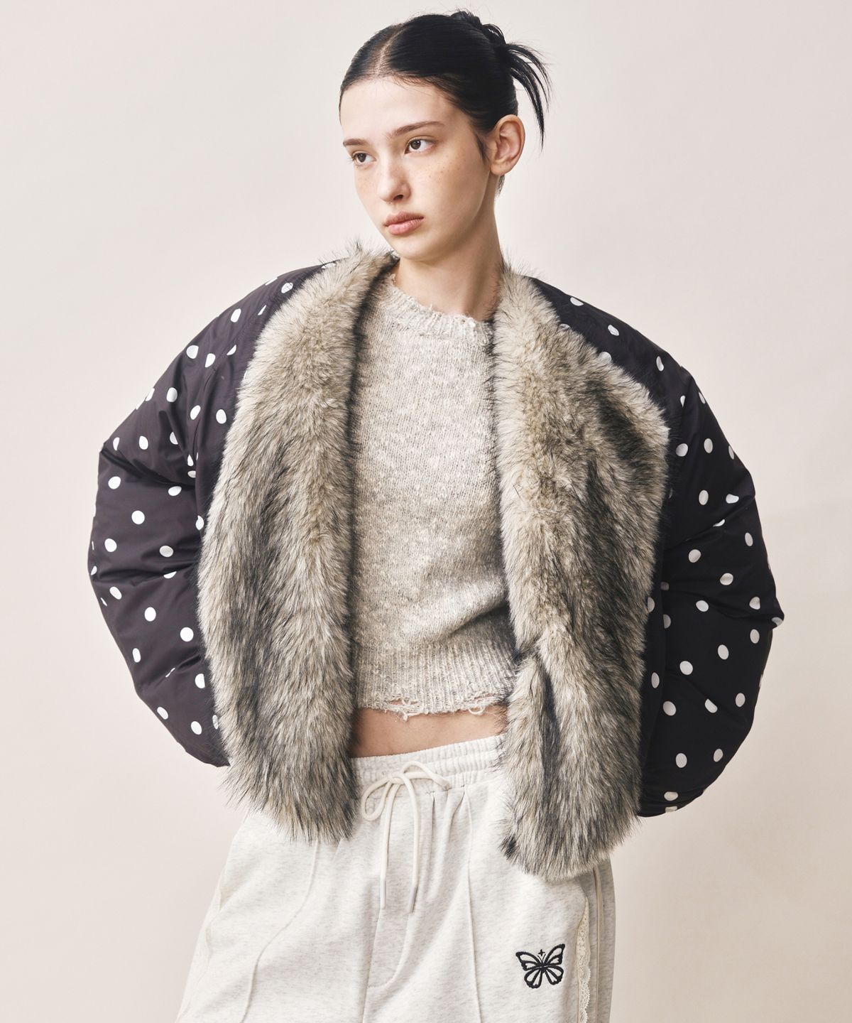 닉앤니콜(NICK&NICOLE) DOT FUR SHAWL VOLUME PUFFER PADDING_BLACK WHITE