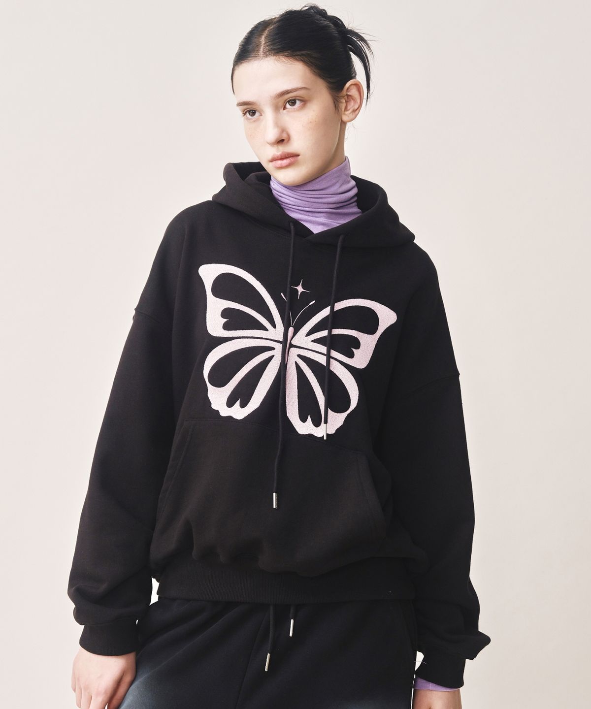 닉앤니콜(NICK&NICOLE) BUTTERFLY EMBROIDERY HOODIE_BLACK PINK