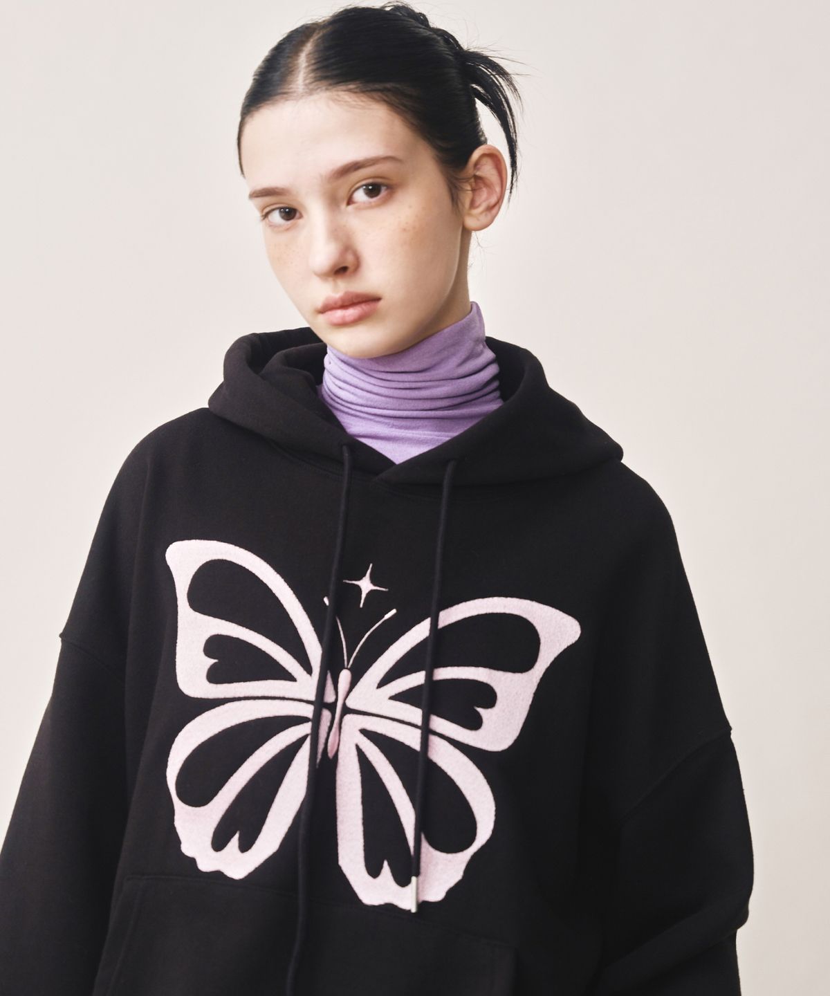 닉앤니콜(NICK&NICOLE) BUTTERFLY EMBROIDERY HOODIE_BLACK PINK