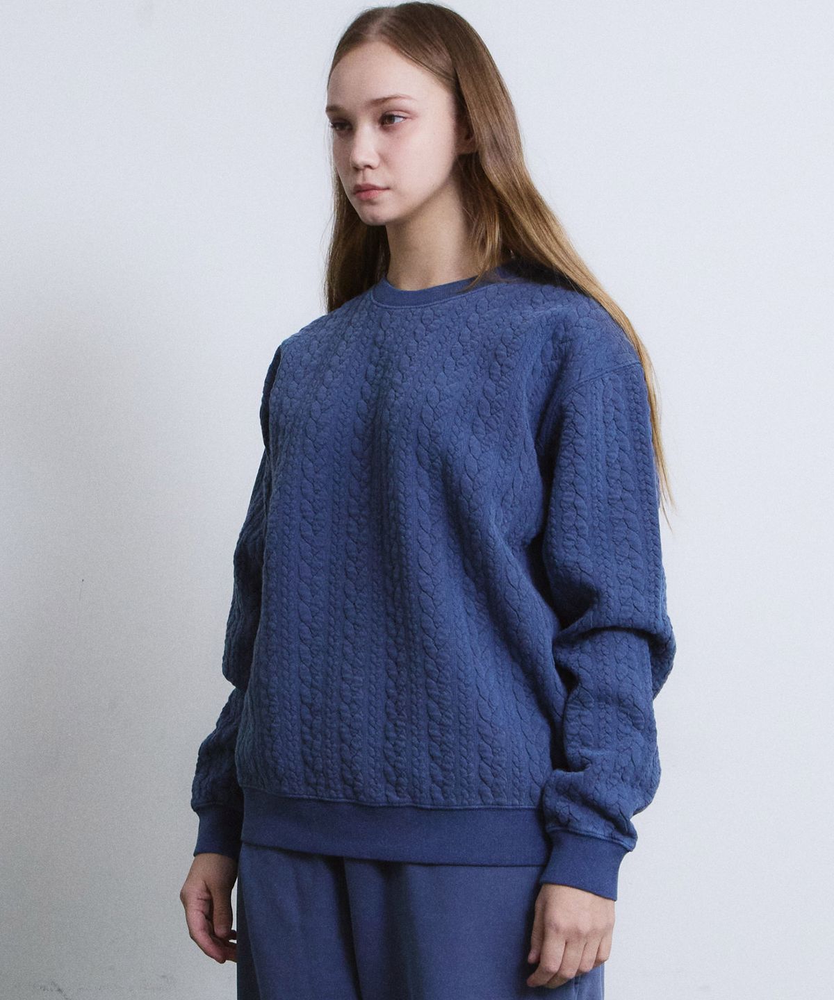 에이던엠(ADERNM) GRANMA CABLE SWEATSHIRTS (BLUE)