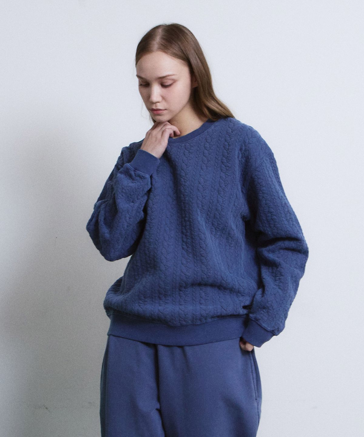 에이던엠(ADERNM) GRANMA CABLE SWEATSHIRTS (BLUE)