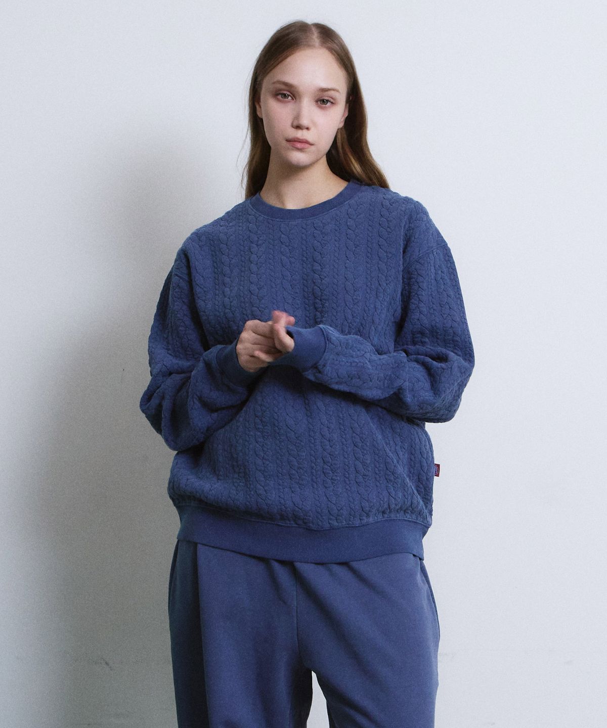 에이던엠(ADERNM) GRANMA CABLE SWEATSHIRTS (BLUE)
